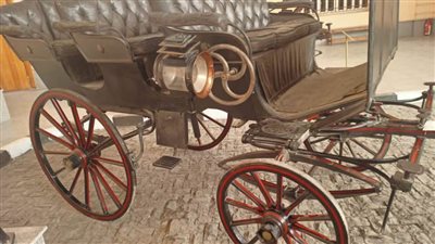  ترميم عربة القصير والشاربان بمتحف المركبات