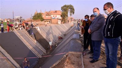 محافظ أسيوط يتفقد اعمال تبطين وتطهير ترع بعض قرى مركز أبوتيج