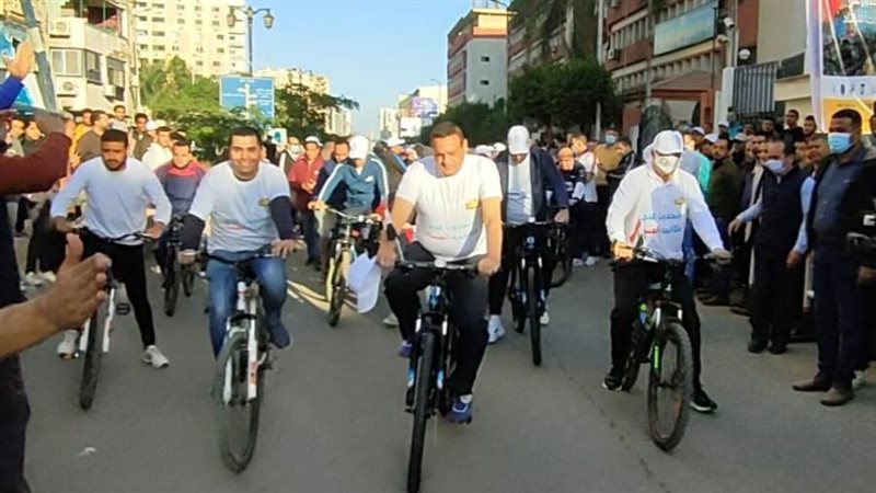 محافظ البحيرة يشارك