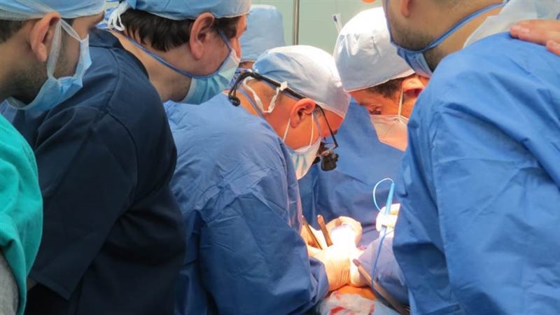 أثناء إجراء الجراحة