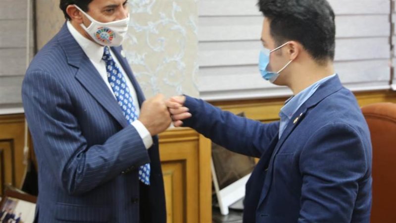 د. أشرف صبحى مع الحسينى