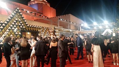 توافد فنانين وصناع السينما بحفل ختام مهرجان القاهرة السينمائي