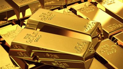 الذهب يقهر الدولار في المخاوف من إرجاء التحفيز الأمريكي