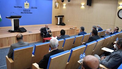 رئيس الوزراء الفلسطيني: الإغلاق إجراء صحي وقائي غير عقابي والحكومة أكبر متضرر