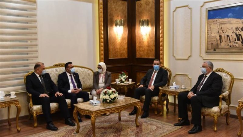 وزيرة الصحة تلتقي