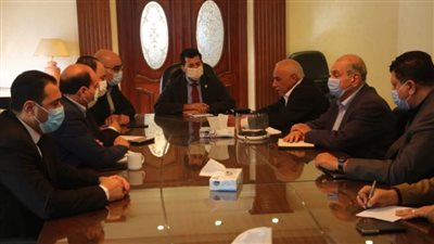 وزير الشباب والرياضة يجتمع باللجنة المنظمة لبطولة العالم لليد  