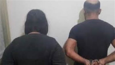 زوج يعرض زوجته لممارسة الجنس مع الرجال عبر الفيس بوك