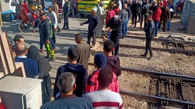 مصرع  وإصابة طالبتين  صدمهما قطار ببني سويف 