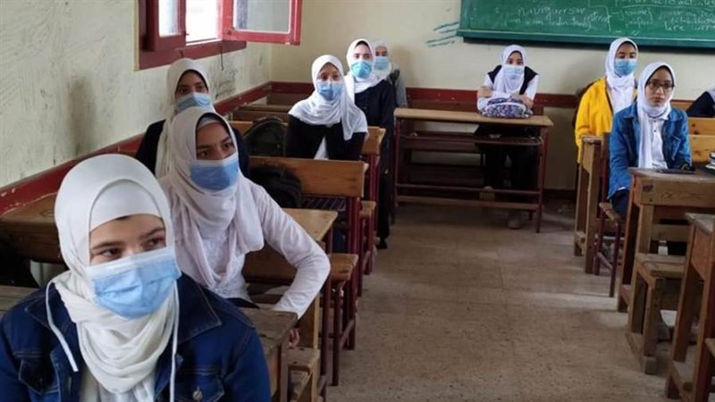 طلاب الصف الاول الثانوي