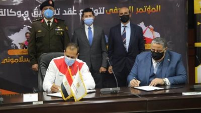 وزير الشباب والرياضة يشهد توقيع عقود تسويق ووكالة لثلاثة لاعبين