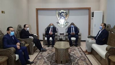 وزير التموين والتجارة الداخلية يصل إلى السودان