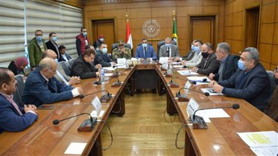 محافظ الدقهلية ومدير صندوق تطوير العشوائيات يناقشان المشروعات الجارية