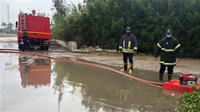 انتشار معدات وفرق الأزمات بالشوارع والميادين لمواجهة الأمطار بالبحيرة