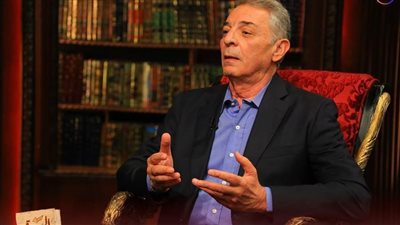  محمود حميدة يكشف تفاصيل زيجاته فى ضيف 