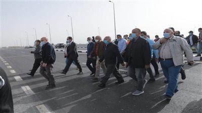 وزير النقل يبحث مع مسئولي ميناء الإسكندرية أسباب اندلاع حريق مخزن 