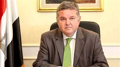 وزير قطاع الأعمال يشهد توقيع عقد إدارة وتشغيل مشروع 