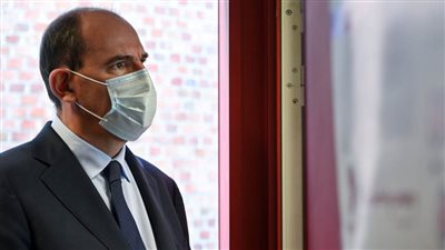 رئيس وزراء فرنسا يخضع لعزل ذاتي بعد مخالطته لماكرون 