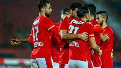 الأهلي يقسو على غزل المحلة بثلاثية ويتصدر الدوري 