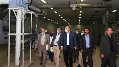 محافظ قنا يؤكد أهمية تطوير منظومة العمل بصناعة الغزل والنسيج