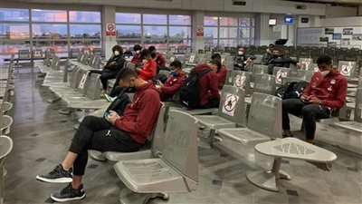 بعثة منتخب الشباب تصل مطار قرطاج استعدادًا للعودة إلى القاهرة