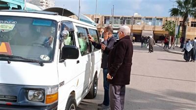 حملات مستمرة لمتابعة التزام السائقين والركاب بارتداء الكمامات بالبحيرة