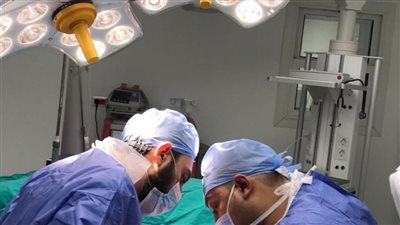 الرعاية الصحية تعلن نجاح جراحة دقيقة في يد مصاب بمستشفى السلام
