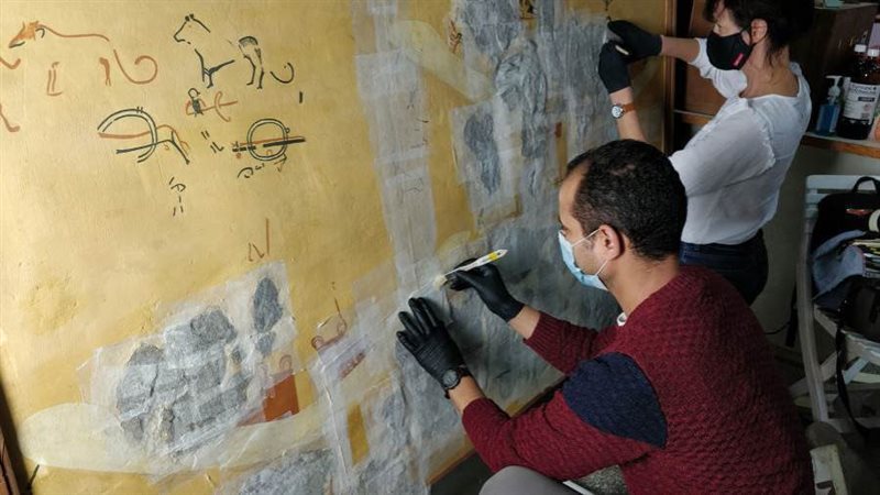 ترميم رسم جداري من