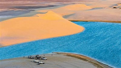 يتغير لونها بحسب درجة الحرارة.. البحيرة المسحورة بالفيوم 