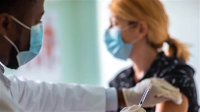 الصحة الإماراتية تعلن التسجيل الطارئ للقاح 