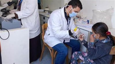 صحة المنيا: فحص وعلاج 1519 حالة خلال قافلة بقرية مرزوق بمطاي