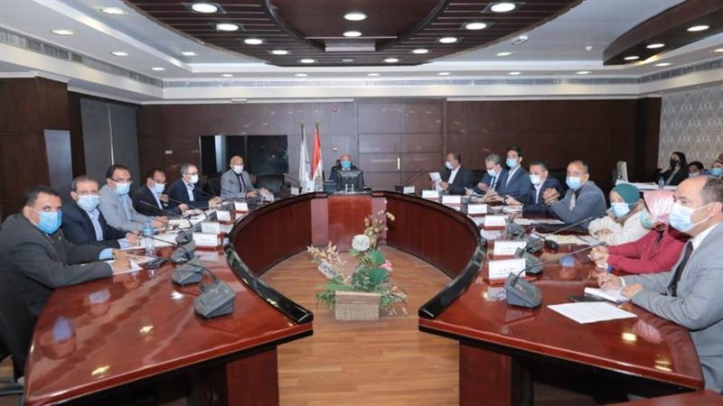 وزير النقل خلال الاجتماع