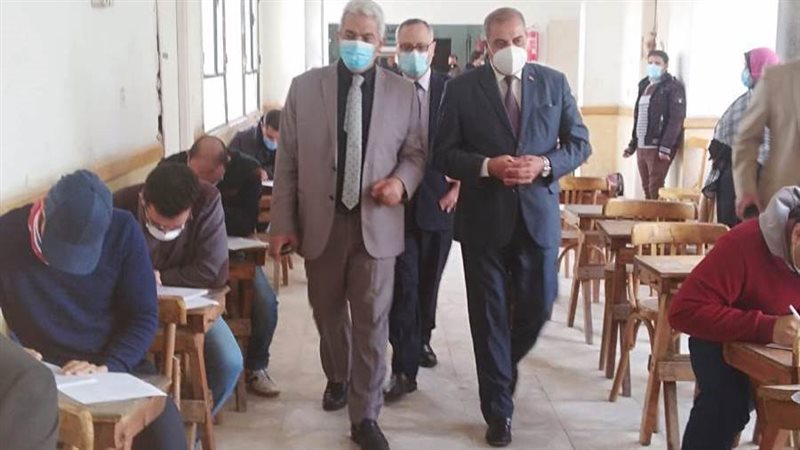 المحرصاوى يتفقد امتحانات
