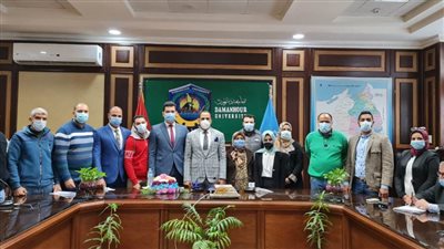 رئيس جامعة دمنهور يشهد انتخابات أمناء اللجان واتحاد الطلاب