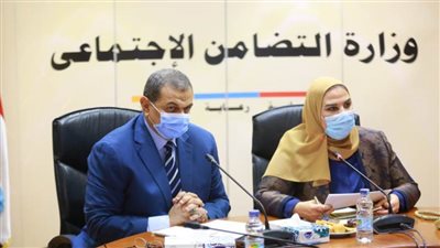 تكليف رئاسي بتحسين معاشات التشكيليين..وتوفير الحماية والرعاية الاجتماعية للفنانين