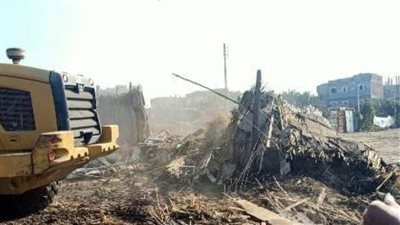 إزالة 3 حالات تعدٍ علي الأراضي الزراعية بالشرقية