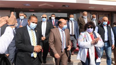 وزيرة الثقافة ومحافظ أسوان يتفقدان المشروعات الثقافية والإنشائية