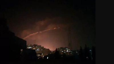 بالفيديو.. الجيش السوري يتصدى لغارات جوية إسرائيلية