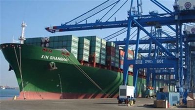 ميناء دمياط يستقبل 25 سفينة للحاويات والبضائع العامة