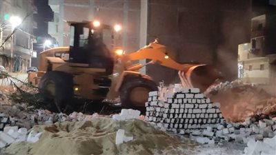 إزالة تعدٍ في المهد وإيقاف أعمال بناء مخالف ببنى سويف