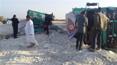 المنيا.. مصرع سائق وإصابة اثنين آخرين في تصادم نقل بأخرى نصف نقل