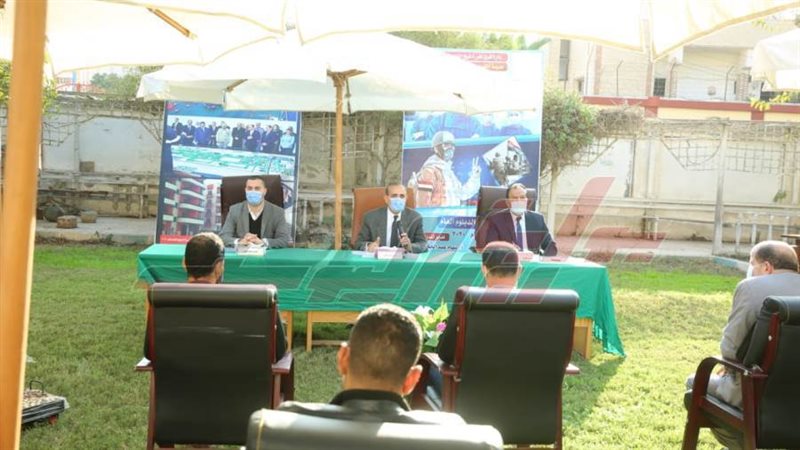 خلال الاجتماع