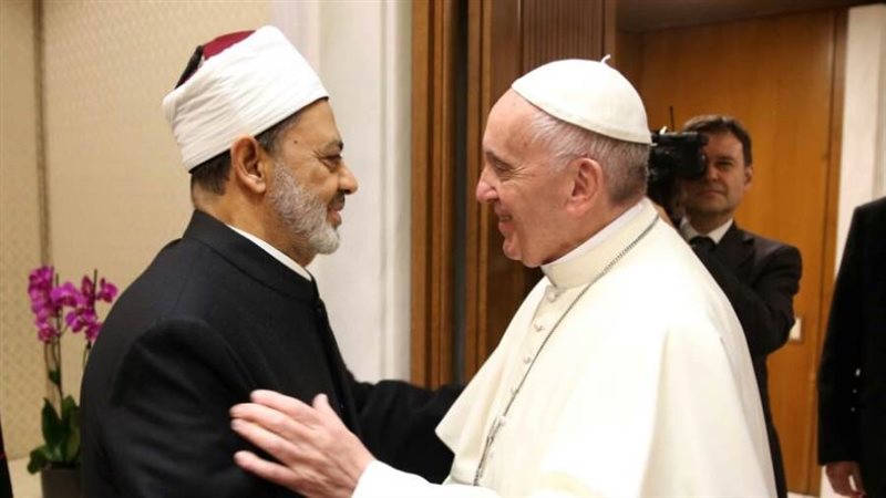 الإمام الأكبر يهنئ