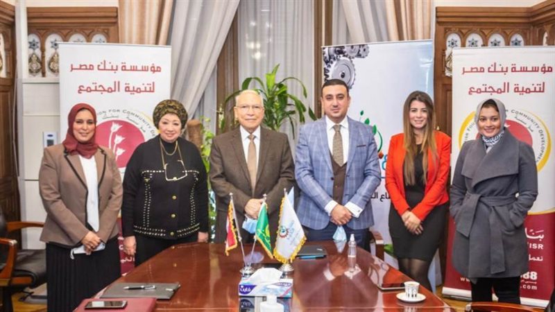 أثناء توقيع البروتوكول