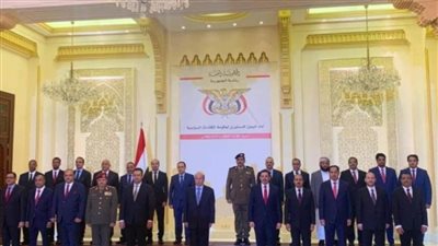 الحكومة اليمنية الجديدة تؤدي اليمين الدستورية أمام هادي في الرياض