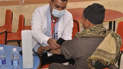 الكشف والعلاج مجانا..  9 تخصصات طبية عبر القافلة المتكاملة لجامعة المنيا بـ