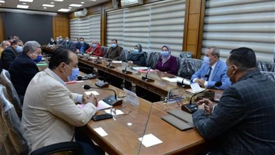 محافظ الدقهلية يناقش خطة تطعيم المواطنين بلقاح كورونا