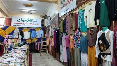 توزيع 1400 قطعة ملابس على مستحقيها بثلاث قرى بالبحيرة