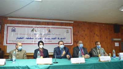 جامعة أسيوط تفتتح فعاليات دورة إعداد معلم تعليم الكبار