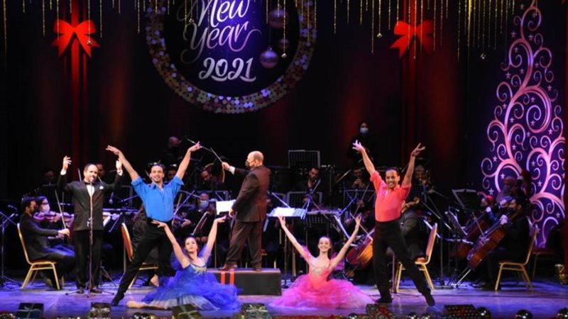 نجوم الأوبرا يغنون