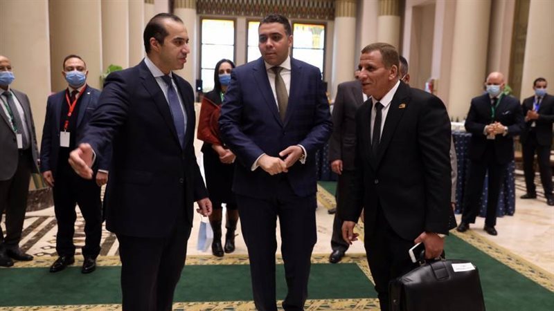 استقبال. النواب